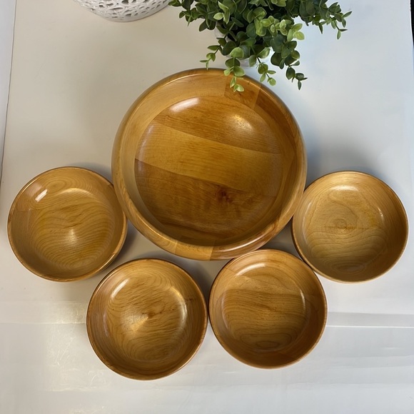 Wooden Salad Set Large Bowl with 4 Smaller Bowl Light Natural Colour - Picture 10 of 14